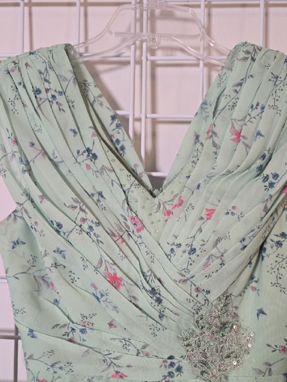 Formal Dress NWT Mint Green Floral High-Low Chiffon Dress Beaded Waist Size 8 - Picture 3 of 16